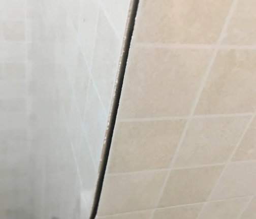 娄底市瓷砖空鼓维修公司分享阳台瓷砖脱落的修复过程可以分为以下几个步骤