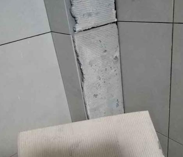娄底市瓷砖空鼓维修公司分享下厨房瓷砖脱落的补救措施。